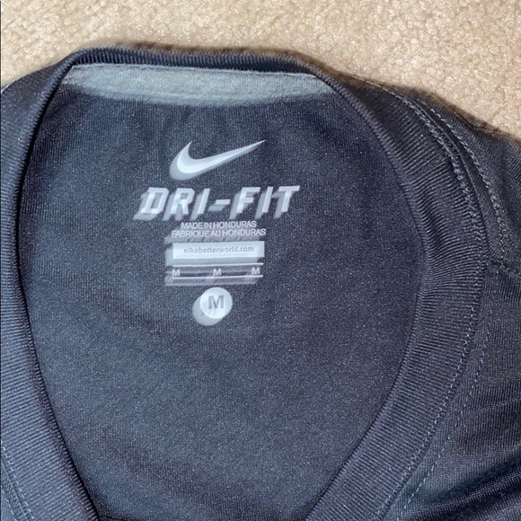 Nike Dri-Fit Medium Men’s t shirt - Picture 2 of 2